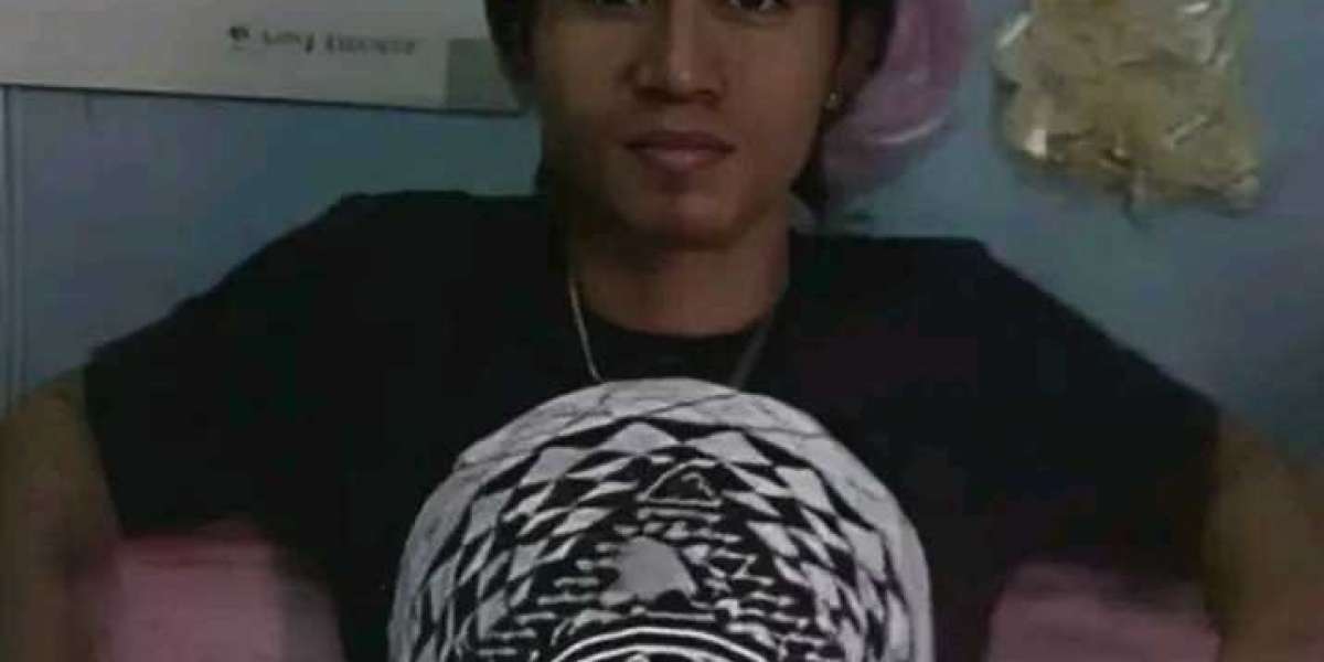 Cheudin: Dua Puluh Delapan Tahun Menapak Jalan Pilihan Sendiri  10 Mei 2025 — Hari Ini, Cheudin Bertambah Muda